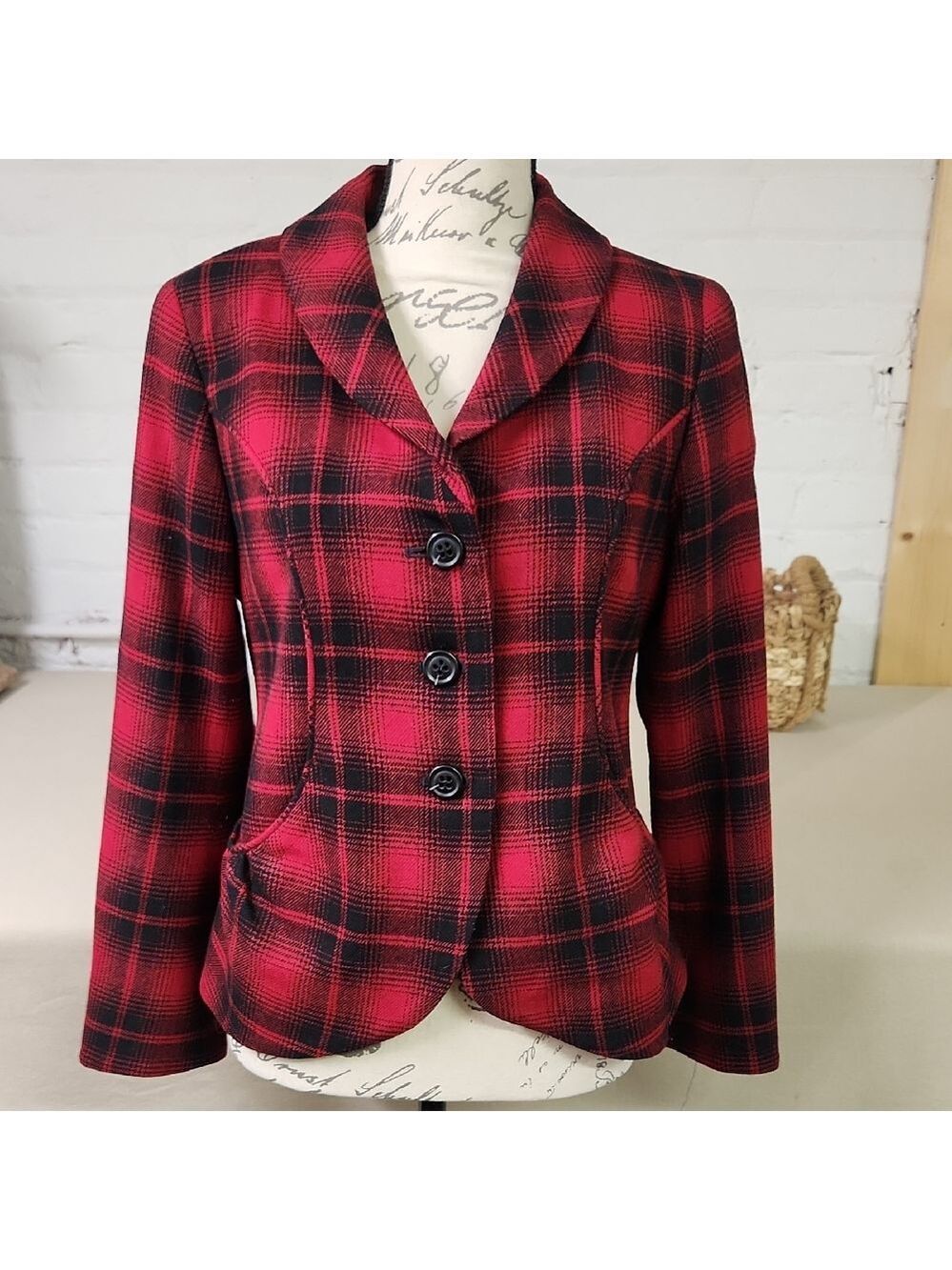 Pendleton Red and Black Plaid Women's Blazer 100% Wool Size 10 Petite